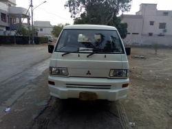 car mitsubishi l 300 2005 karachi 27738