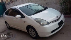 Car Toyota Pirus 2014 Faisalabad