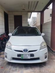 Car Toyota Pirus 2014 Lahore
