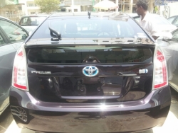 Car Toyota Pirus 2015 Karachi