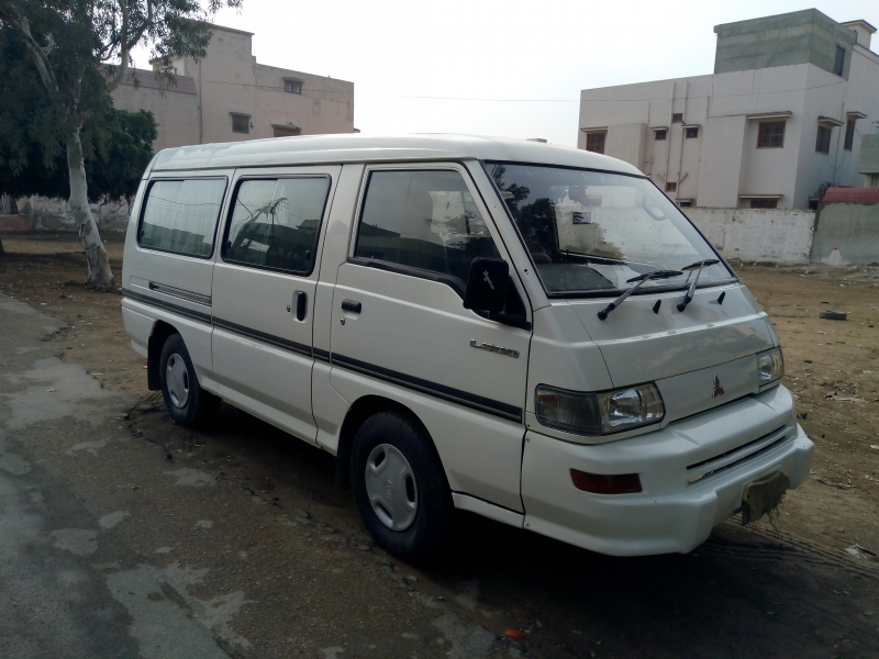 Mitsubishi L 300 2005