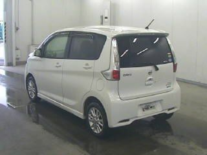 Nissan Sunny 2010