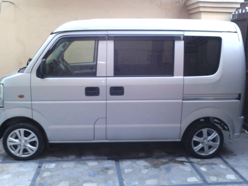 Suzuki Every 2009
