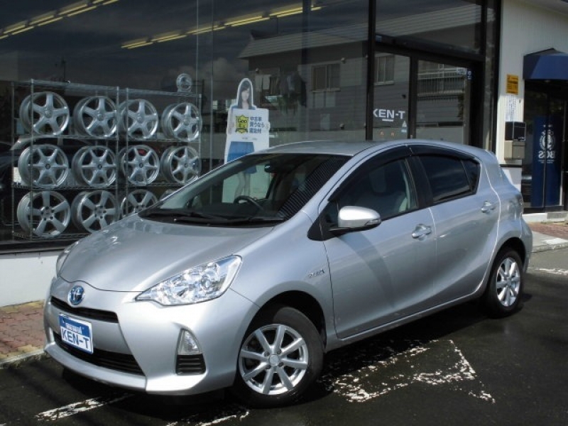 Toyota AQUA 2012
