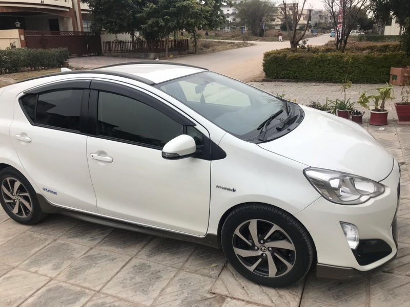 Toyota AQUA 2015