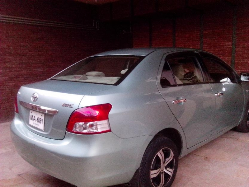 Toyota Belta 2006