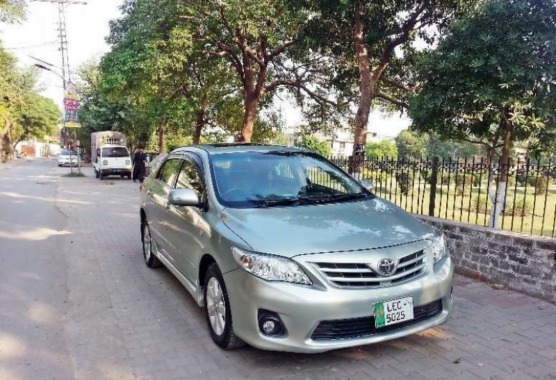 Toyota Corolla saloon 2011