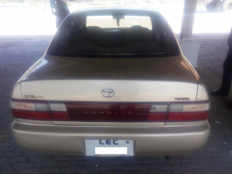 Toyota Corolla saloon a/t 2013