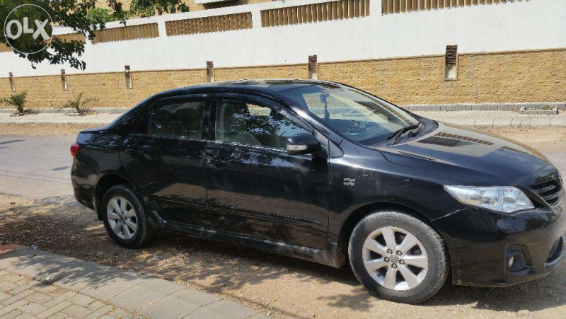 Toyota Corolla saloon a/t 2013