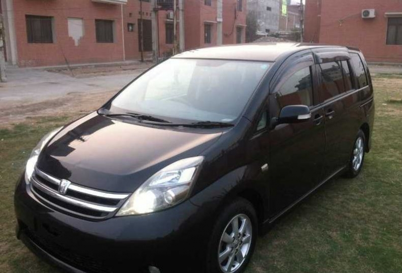 Toyota Isis 2007