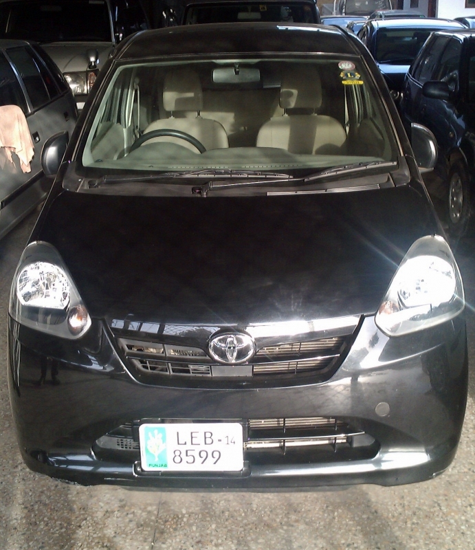 Toyota Isis 2012