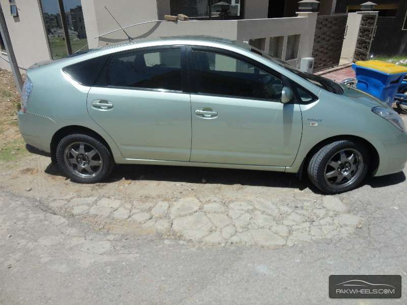 Toyota Pirus 2016
