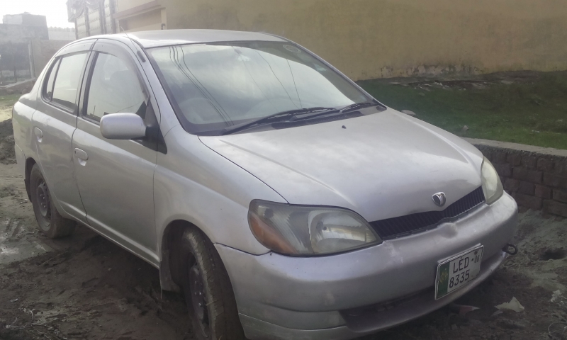 Toyota Platz 2000