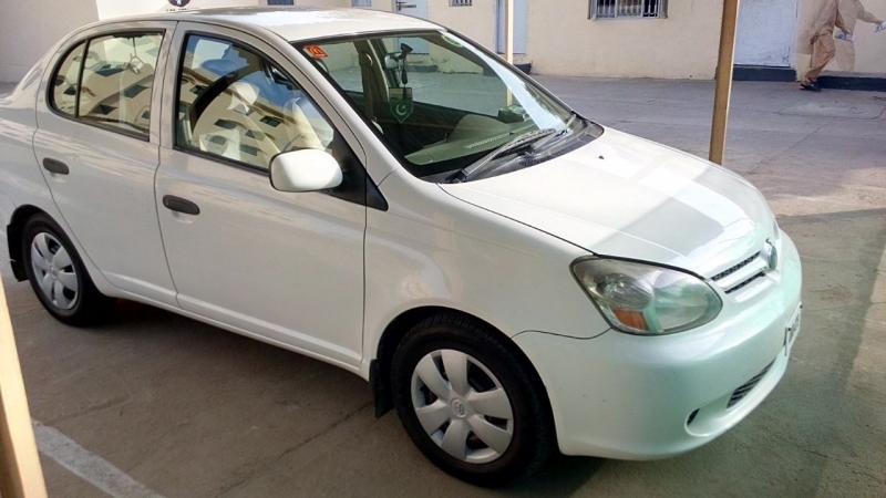 Toyota Platz 2004