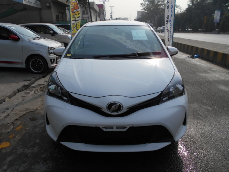 Toyota Vitz 2015