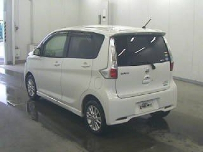 Nissan Sunny 2010
