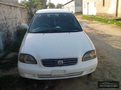 Suzuki Baleno jxr 2003