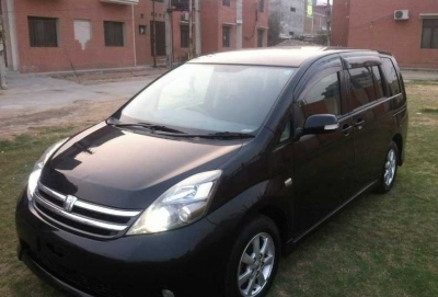 Toyota Isis 2007