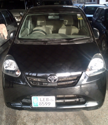 Toyota Isis 2012