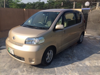 Toyota Porte 2014
